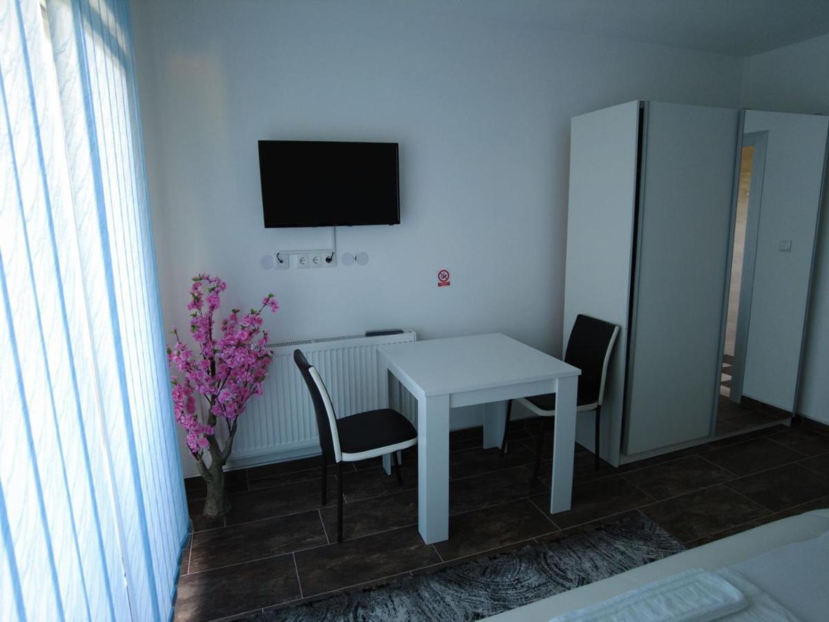 צאזין Motel Aladin מראה חיצוני תמונה
